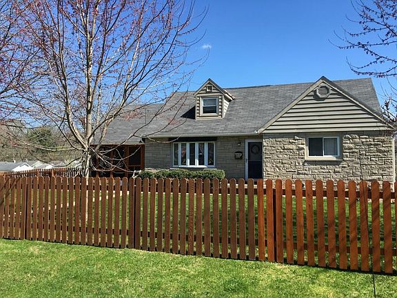 3rd image of 956 Clayton Dr