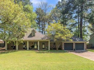 38 Woodgate Dr, Brandon, MS 39042