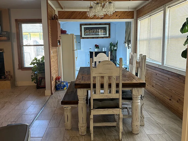2705 W Beech St — Photo 8