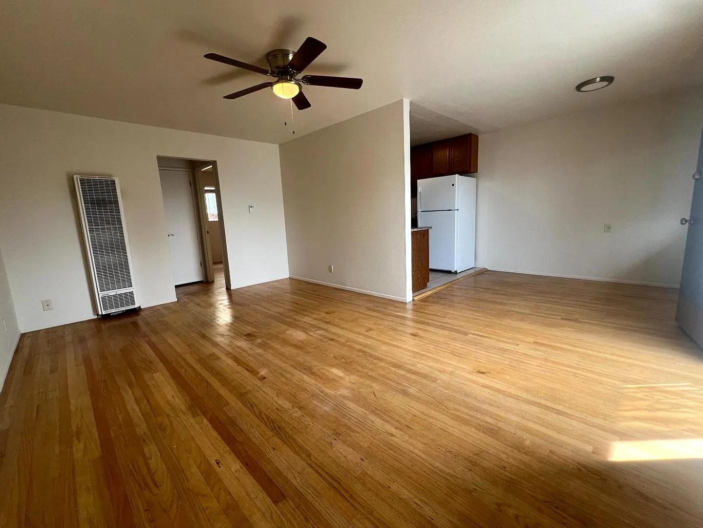 3715 Lincoln Ave - Apt 2 — Photo 2