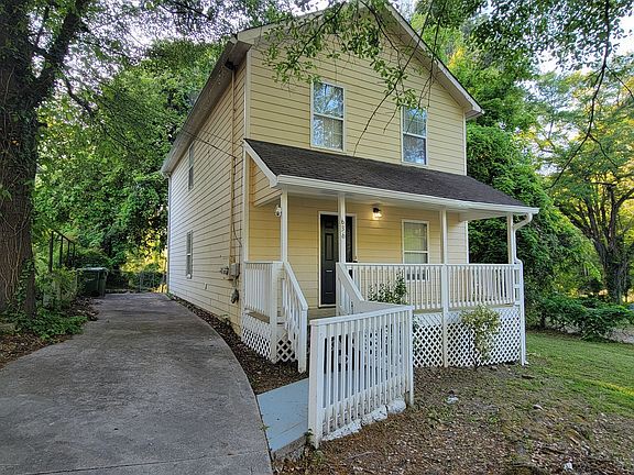 2nd image of 636 Woods Dr NW
