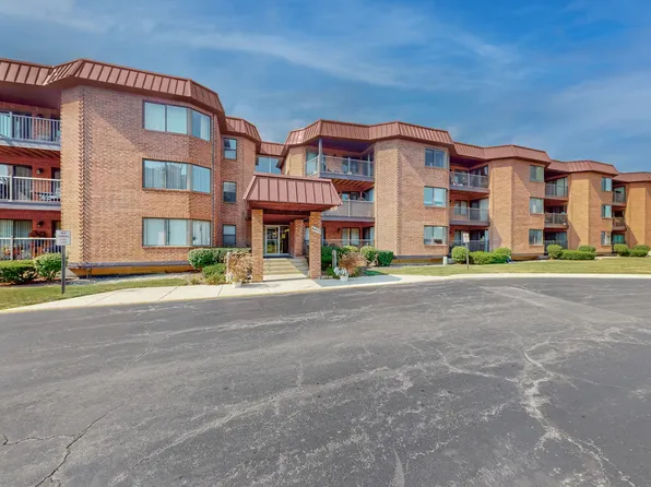 6425 Clarendon Hills Rd APT 319, Willowbrook, IL 60527