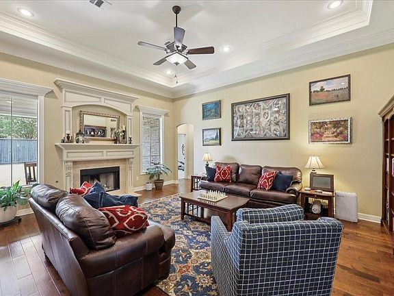 5th image of 404 Birch View Dr