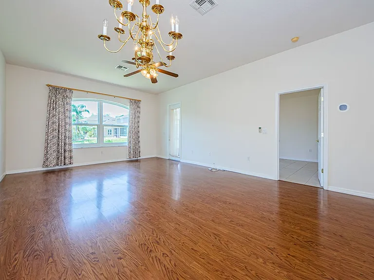 2624 Tottenham Dr — Photo 6