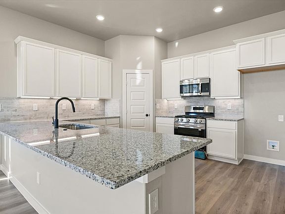 5th image of 2410 Abbeville Ave