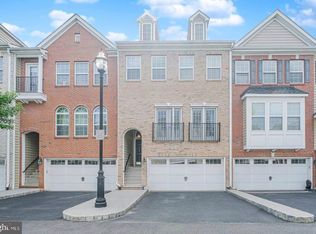 42 Creekside Ct, Secaucus, NJ