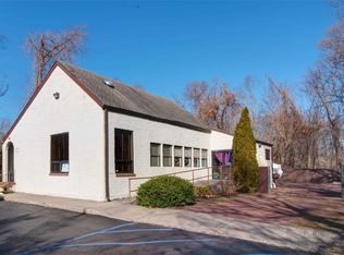 27 N Country Rd, Shoreham, NY 11786