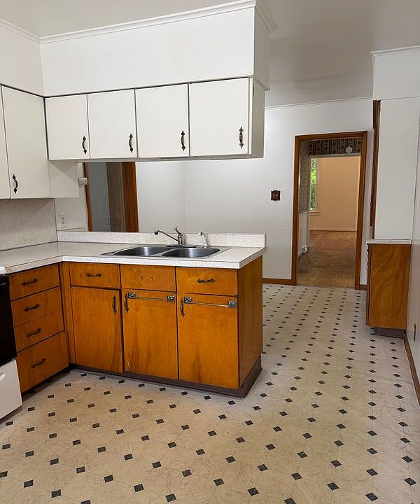 1st image of 214 Market St Floor 1