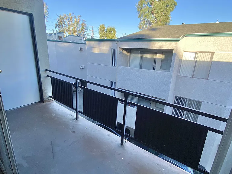 Moorpark St — Photo 8