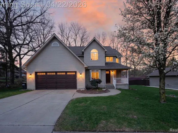 410 Bent Oak St, Fenton, MI 48430