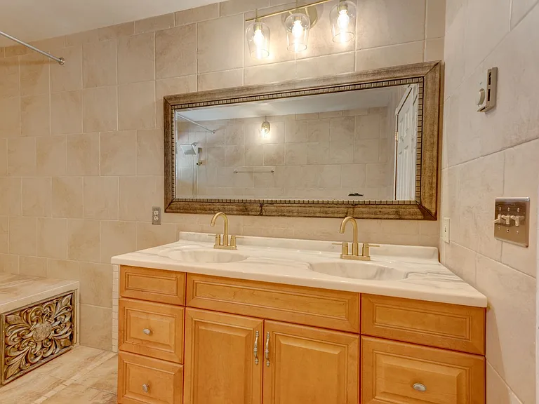 1638 Fern Pl — Photo 11