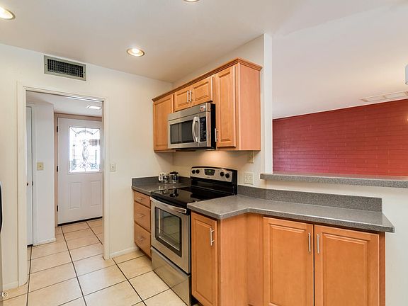 5th image of 9924 W Crosby Cir S