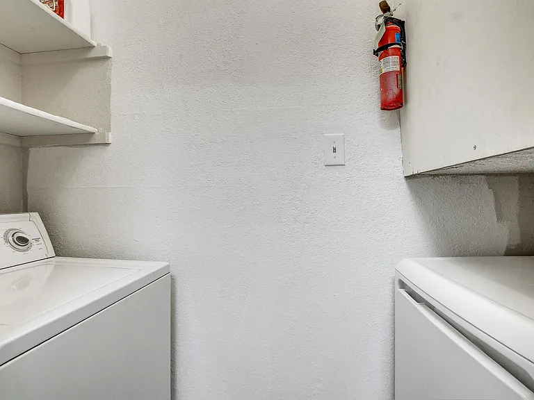 807 W 25th St #210 — Photo 11