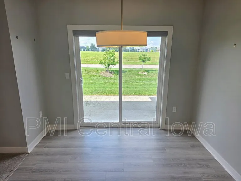 9643 Turnpoint Dr — Photo 8