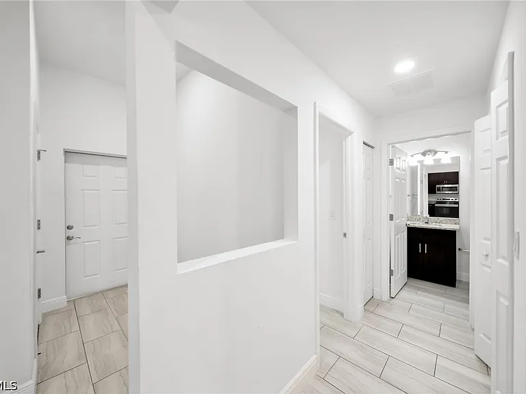 318 SW 7th Ter — Photo 9