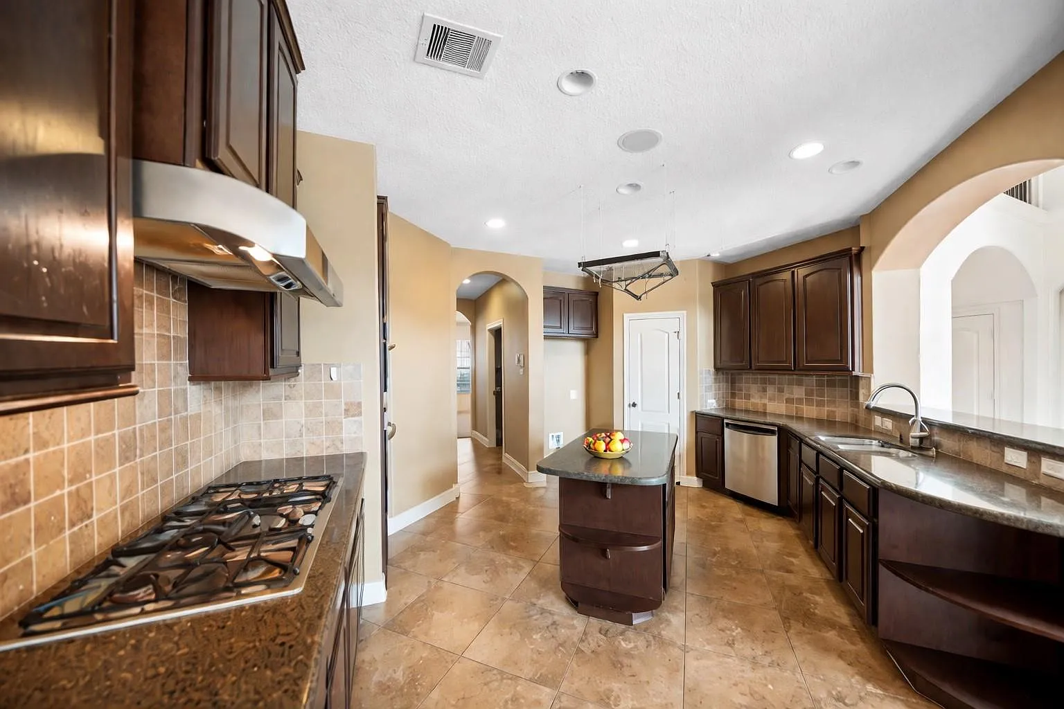 4 bed, 3.5 bath, 4332 sqft, $4,995 — Photo 2