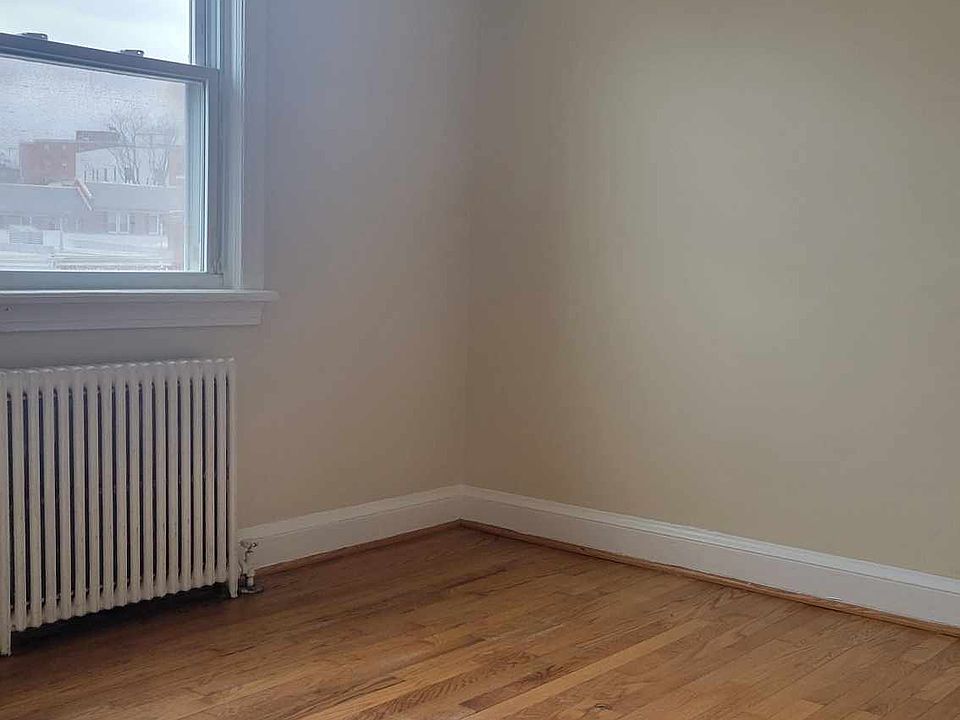 1st image of 830 21st St NE