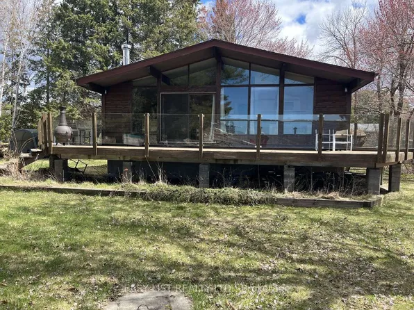 16 Leaside Dr, The Archipelago, ON P0G 1G0