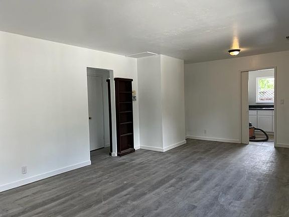 4th image of 482 Fuller Ave