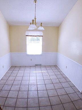 5th image of 226 W Yellow Wood Dr