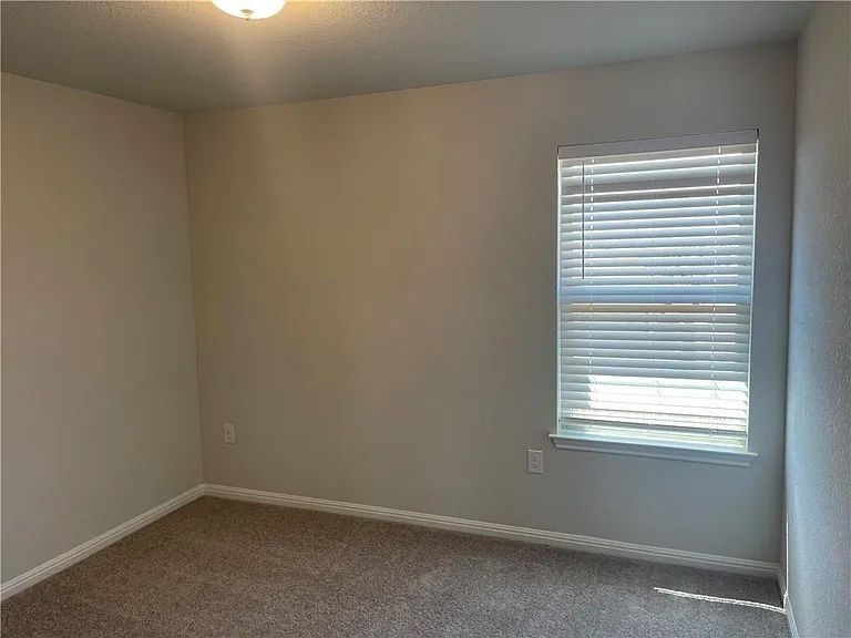 268 Hauser Dr — Photo 8