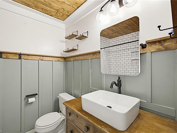 2nd image of 205 Cedarwood Trl