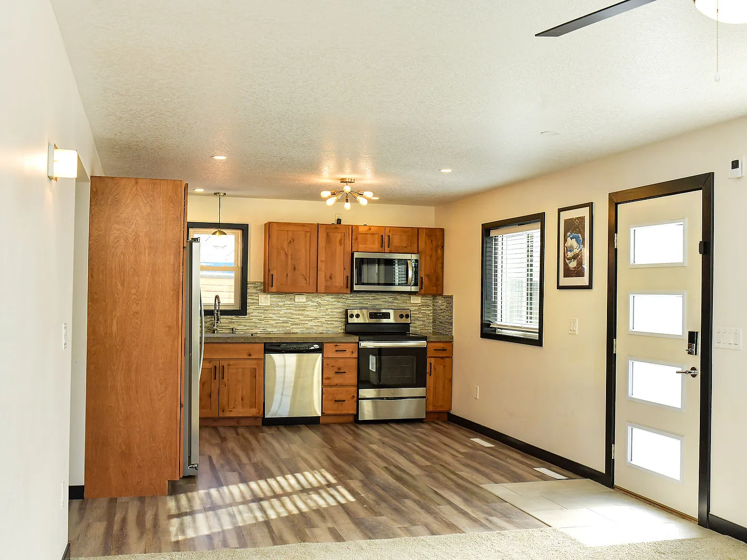 2 bed, 896 sqft, $2,000 — Photo 3