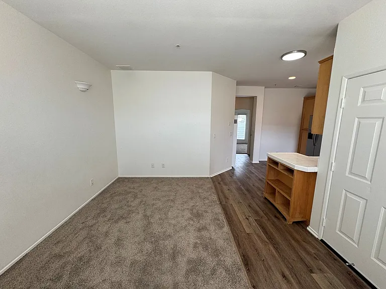 1073 N Ventura Ave #&-32 — Photo 4