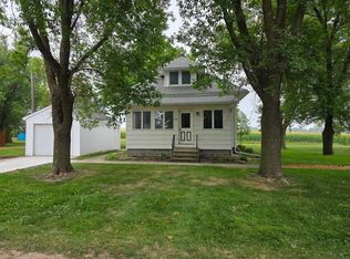 104 Bertha Ave S, Pipestone, MN 56164