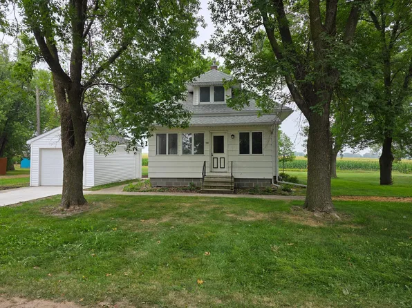 104 Bertha Ave S, Pipestone, MN 56164