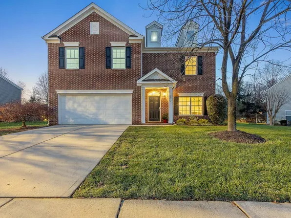 900 Blue Thorn Dr, Apex, NC 27539