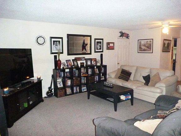 3rd image of 107 Oak Dr