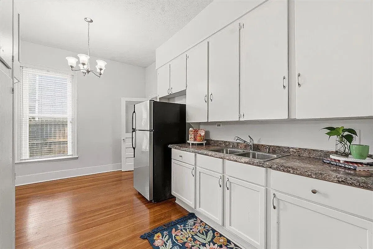 3 bed, 932 sqft, $1,650 — Photo 3