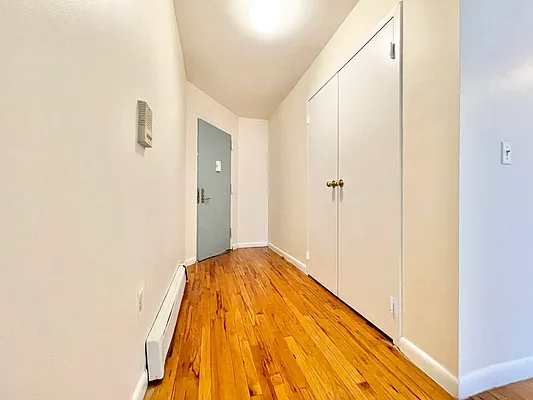 Rented by City Connections Realty | media 3