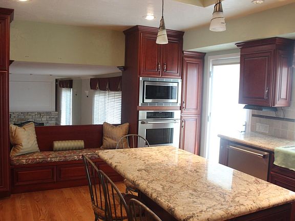 5th image of 1075 Normington Way