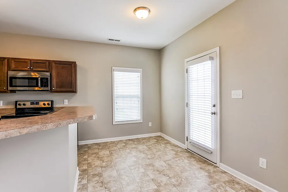 4 bed, 2.5 bath, 2016 sqft, $2,225 — Photo 3