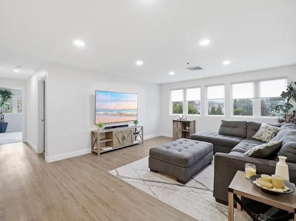 38 Dunham Rd APT 310, Beverly, MA 01915