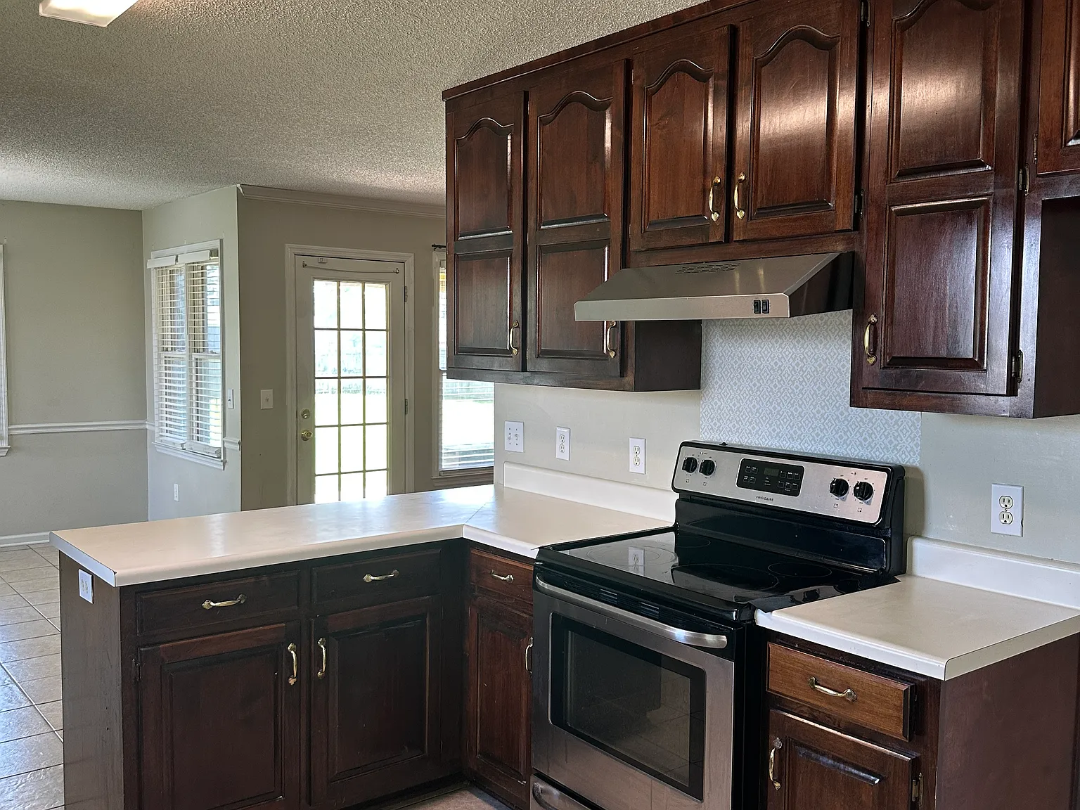 612 Gooch Ln — Photo 4