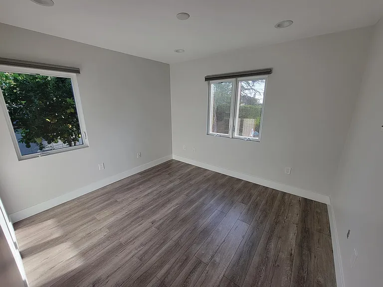 10730 Helendale Ave — Photo 22
