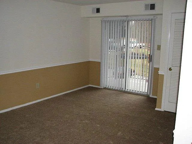 Ridgewood Apartments — Photo 24