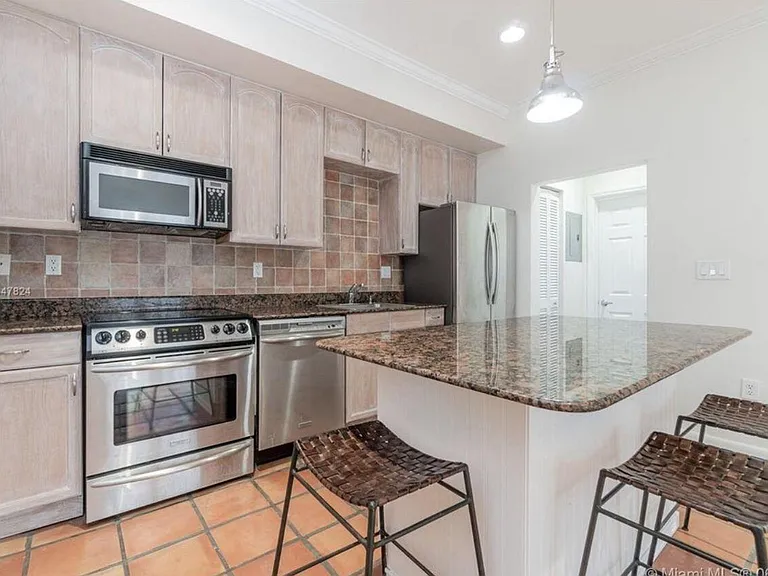 1344 Euclid Ave #5 — Photo 2