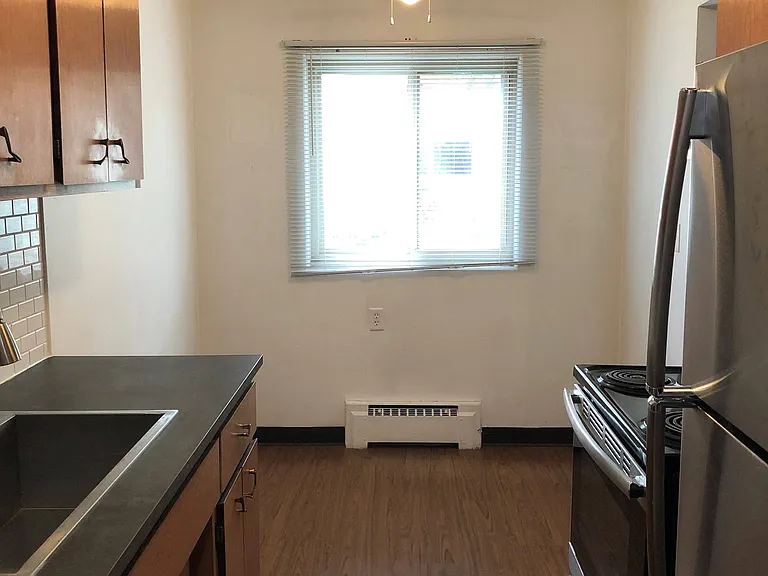 Carroll Court Apartments — Photo 20