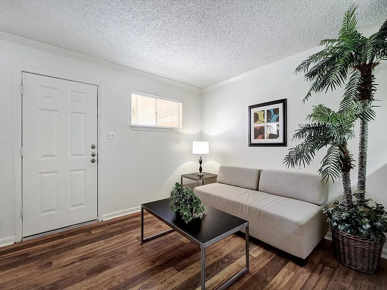 4553 Guadalupe St #2B — Photo 2