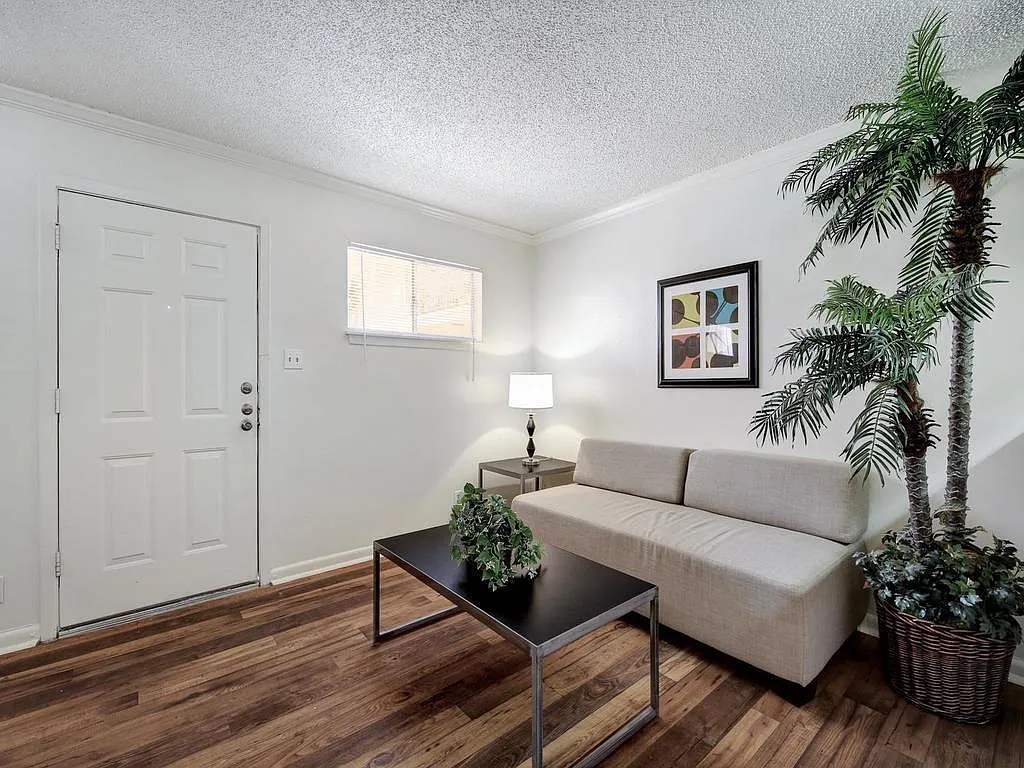 Building Photo - 4553 Guadalupe St #2B
