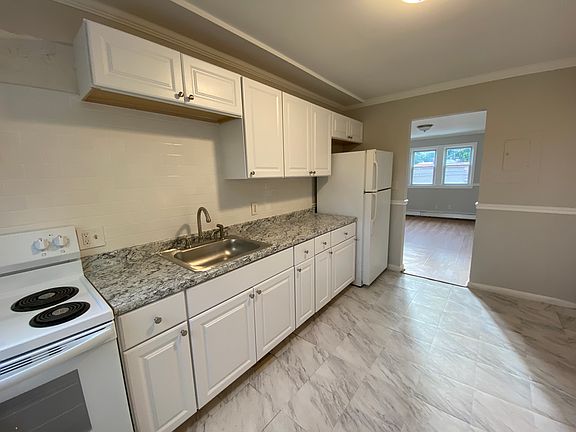 3rd image of 167 Delhi St #3