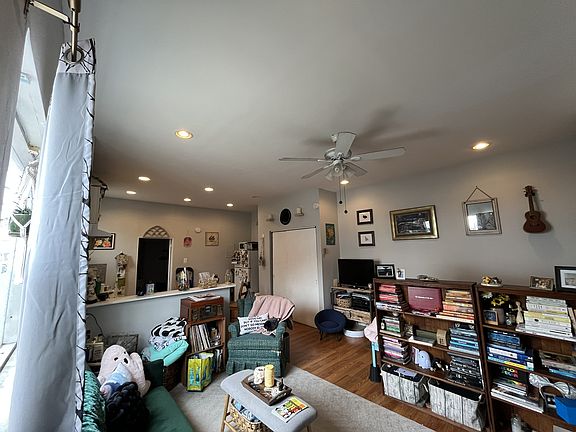 3rd image of 2001 S Hemberger St Floor 1
