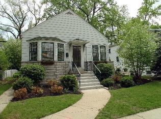 2415 Prospect Ave, Evanston, IL 60201