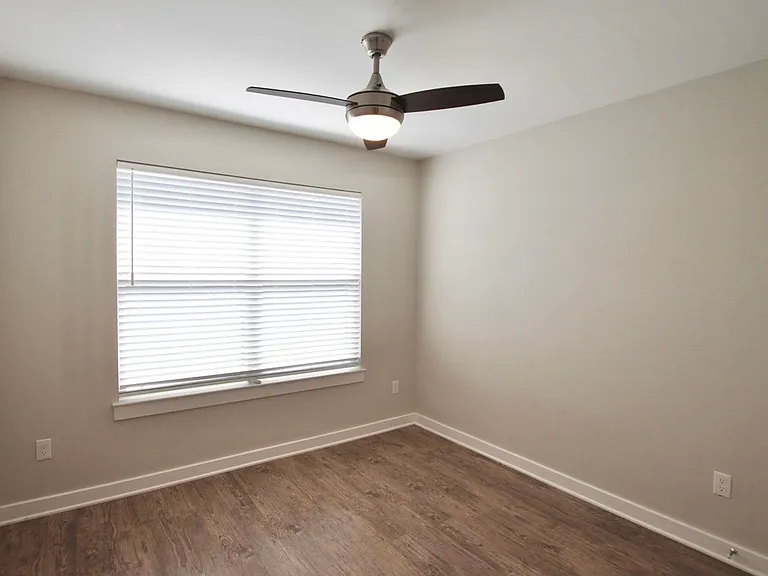 307 N Henry St #15 — Photo 20