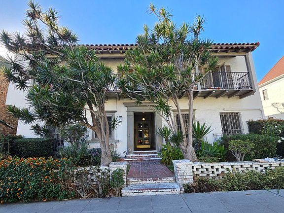 3rd image of 355 S Cochran Ave #101