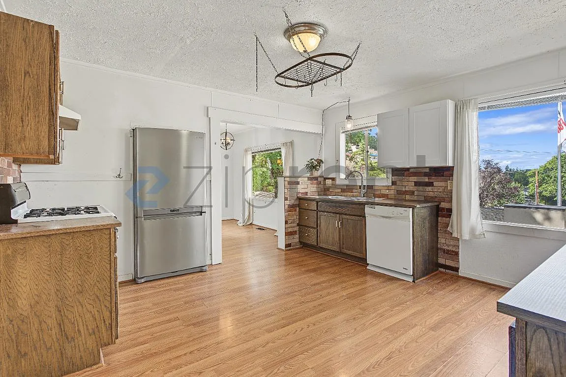 Caruthers Add — Photo 4